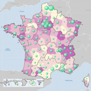 Nombre de ménages fiscaux et médiane du niveau de vie par département en 2014